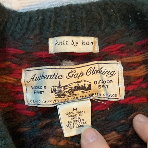 “Authentic Gap Clothing” 100% Wool Sweater - Picture 3 of 4